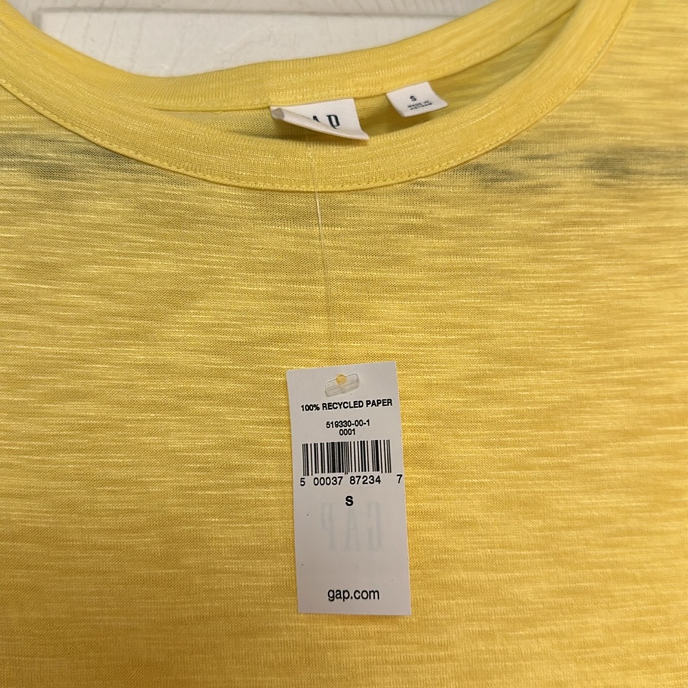 NWT GAP TANK - Picture 2 of 2